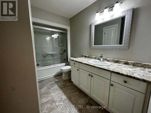 18 Granby Court, Belleville, ON - Indoor Photo Showing Bathroom