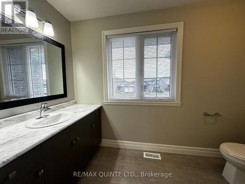 18 Granby Court, Belleville, ON - Indoor Photo Showing Bathroom