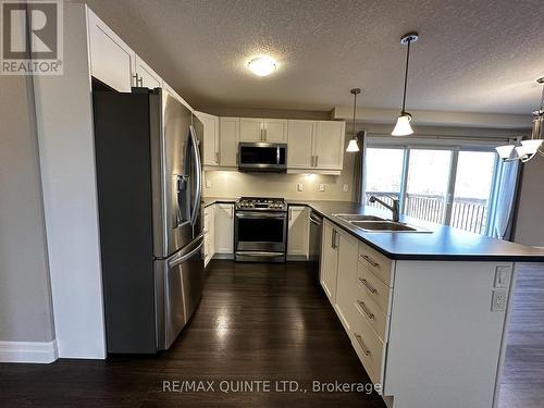 18 Granby Court, Belleville, ON - Indoor Photo Showing Kitchen With Double Sink