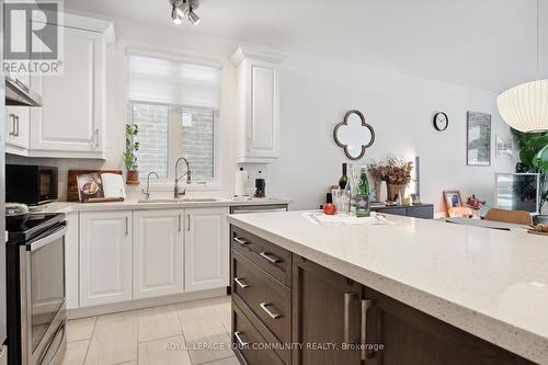 33 Mabern Street, Barrie, ON - Indoor Photo Showing Kitchen