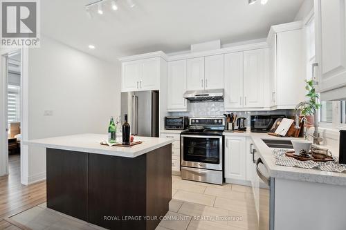 33 Mabern Street, Barrie, ON - Indoor Photo Showing Kitchen