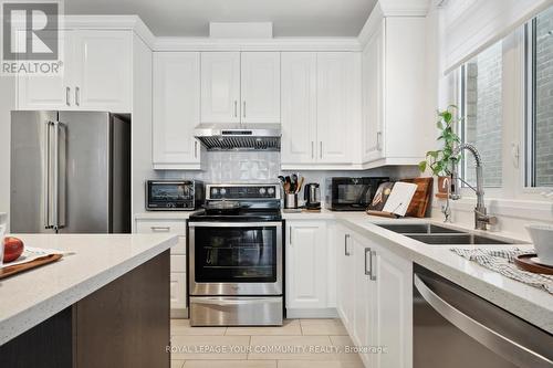 33 Mabern Street, Barrie, ON - Indoor Photo Showing Kitchen With Double Sink With Upgraded Kitchen