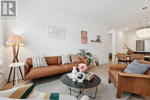 33 Mabern Street, Barrie, ON - Indoor Photo Showing Living Room