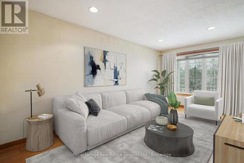 68 Kent Street, Cambridge, ON - Indoor Photo Showing Living Room