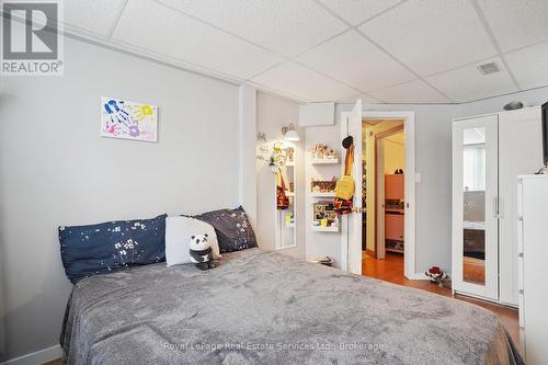 68 Kent Street, Cambridge, ON - Indoor Photo Showing Bedroom