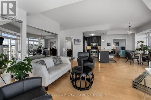 404 - 125 Third Street, Cobourg, ON - Indoor Photo Showing Living Room