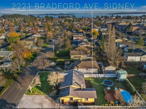 2221 Bradford Ave, Sidney, BC 