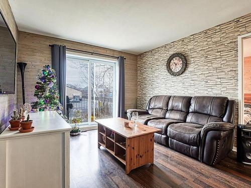 Salon - 290 Place De Poitiers, Saint-Jean-Sur-Richelieu, QC - Indoor Photo Showing Living Room