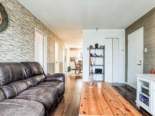 Salon - 290 Place De Poitiers, Saint-Jean-Sur-Richelieu, QC - Indoor Photo Showing Living Room