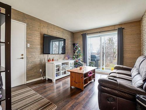 Salon - 290 Place De Poitiers, Saint-Jean-Sur-Richelieu, QC - Indoor Photo Showing Living Room