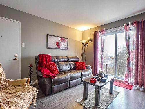 Salon - 290 Place De Poitiers, Saint-Jean-Sur-Richelieu, QC - Indoor Photo Showing Living Room