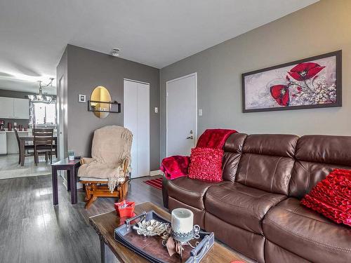 Salon - 290 Place De Poitiers, Saint-Jean-Sur-Richelieu, QC - Indoor Photo Showing Living Room