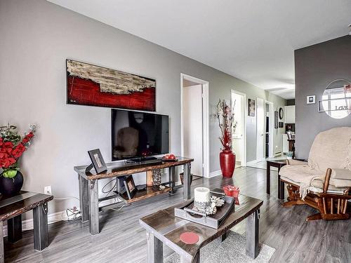 Salon - 290 Place De Poitiers, Saint-Jean-Sur-Richelieu, QC - Indoor Photo Showing Living Room