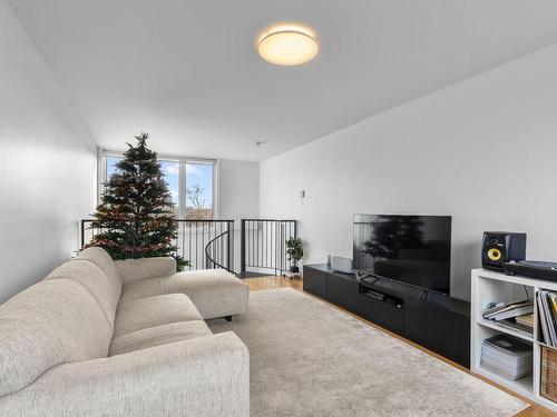 Mezzanine - 401-1964 Rue Augustin-Cantin, Montréal (Le Sud-Ouest), QC - Indoor Photo Showing Living Room