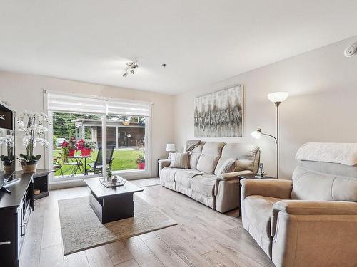 Salon - 2415 Boul. Cournoyer, Sorel-Tracy, QC - Indoor Photo Showing Living Room