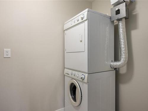 410-5670 Edgewater Lane, Nanaimo, BC - Indoor Photo Showing Laundry Room