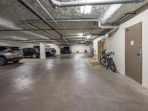 410-5670 Edgewater Lane, Nanaimo, BC - Indoor Photo Showing Garage