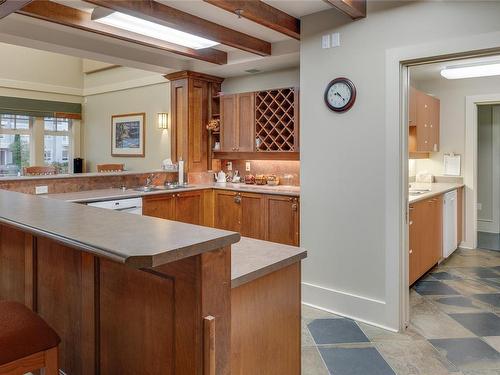 410-5670 Edgewater Lane, Nanaimo, BC - Indoor Photo Showing Kitchen