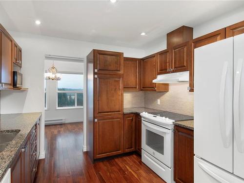 413-280 Dogwood St South, Campbell River, BC - Indoor Photo Showing Kitchen