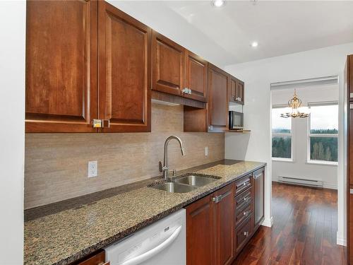 413-280 Dogwood St South, Campbell River, BC - Indoor Photo Showing Kitchen With Double Sink