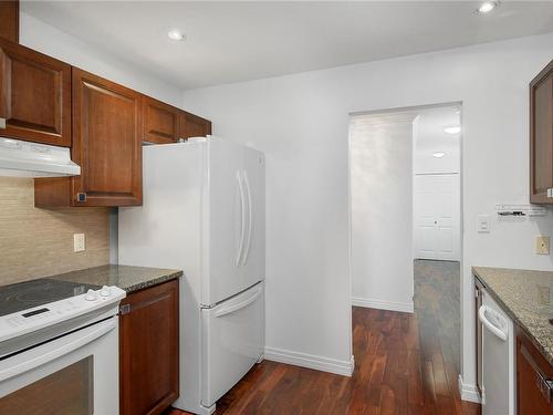 413-280 Dogwood St South, Campbell River, BC - Indoor Photo Showing Kitchen