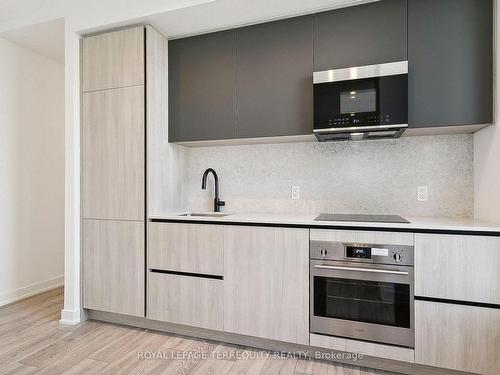 1902-108 Peter St, Toronto, ON - Indoor Photo Showing Kitchen