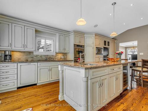 23 Shamokin Dr, Toronto, ON - Indoor Photo Showing Kitchen With Upgraded Kitchen