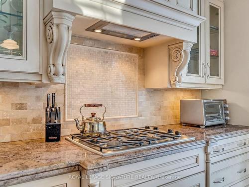 23 Shamokin Dr, Toronto, ON - Indoor Photo Showing Kitchen