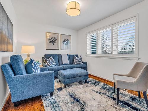 23 Shamokin Dr, Toronto, ON - Indoor Photo Showing Living Room