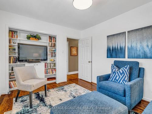 23 Shamokin Dr, Toronto, ON - Indoor Photo Showing Living Room