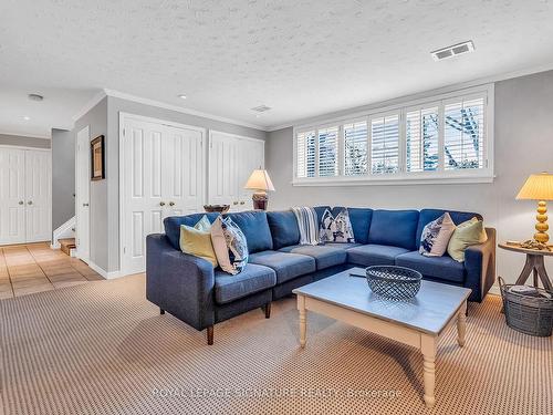 23 Shamokin Dr, Toronto, ON - Indoor Photo Showing Living Room