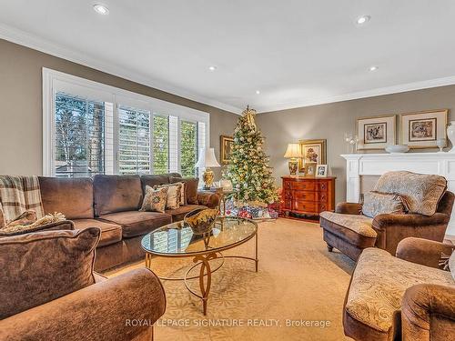 23 Shamokin Dr, Toronto, ON - Indoor Photo Showing Living Room