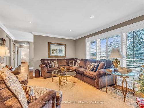 23 Shamokin Dr, Toronto, ON - Indoor Photo Showing Living Room