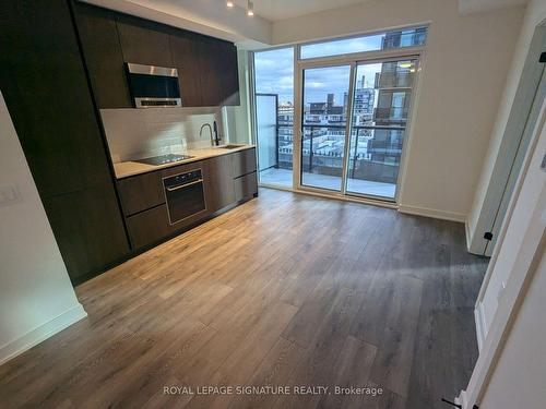 1112-117 Broadway Ave, Toronto, ON - Indoor Photo Showing Kitchen