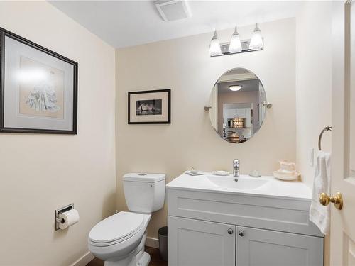 310-10459 Resthaven Dr, Sidney, BC - Indoor Photo Showing Bathroom