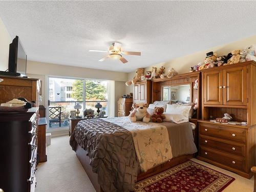 310-10459 Resthaven Dr, Sidney, BC - Indoor Photo Showing Bedroom