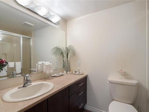 310-10459 Resthaven Dr, Sidney, BC - Indoor Photo Showing Bathroom