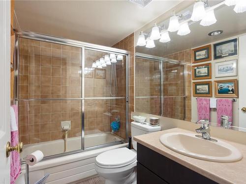 310-10459 Resthaven Dr, Sidney, BC - Indoor Photo Showing Bathroom