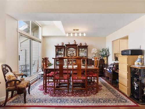 310-10459 Resthaven Dr, Sidney, BC - Indoor Photo Showing Dining Room