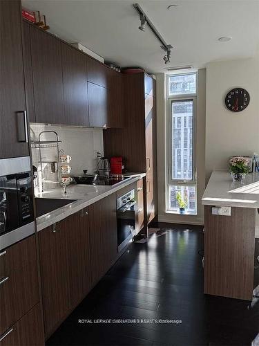 1202-21 Widmer St, Toronto, ON - Indoor Photo Showing Kitchen