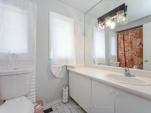 991 Rambleberry Ave, Pickering, ON - Indoor Photo Showing Bathroom