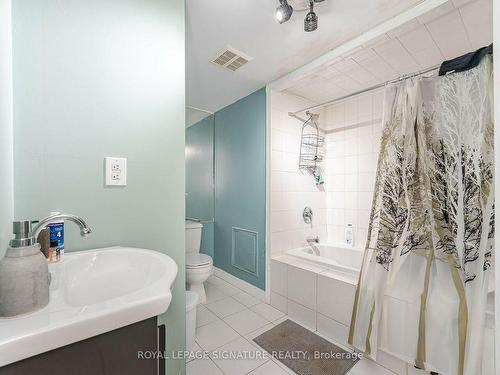 991 Rambleberry Ave, Pickering, ON - Indoor Photo Showing Bathroom