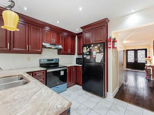 991 Rambleberry Ave, Pickering, ON - Indoor Photo Showing Kitchen With Double Sink