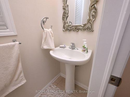 Upper-62 Ferris Lane, New Tecumseth, ON - Indoor Photo Showing Bathroom