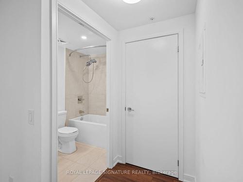 2409-30 Samuel Wood Way, Toronto, ON - Indoor Photo Showing Bathroom