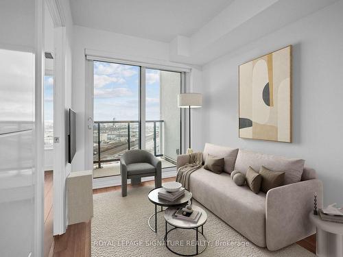 2409-30 Samuel Wood Way, Toronto, ON - Indoor Photo Showing Living Room