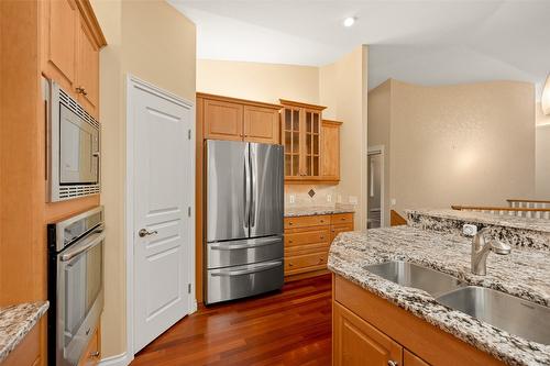 2090 Bowron Street, Kelowna, BC - Indoor Photo Showing Kitchen With Double Sink