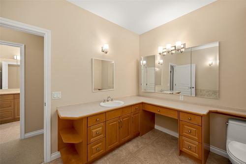 2090 Bowron Street, Kelowna, BC - Indoor Photo Showing Bathroom