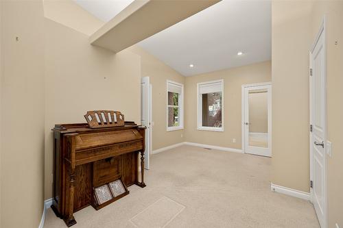 2090 Bowron Street, Kelowna, BC - Indoor Photo Showing Other Room