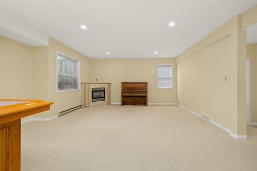 2090 Bowron Street, Kelowna, BC - Indoor Photo Showing Other Room